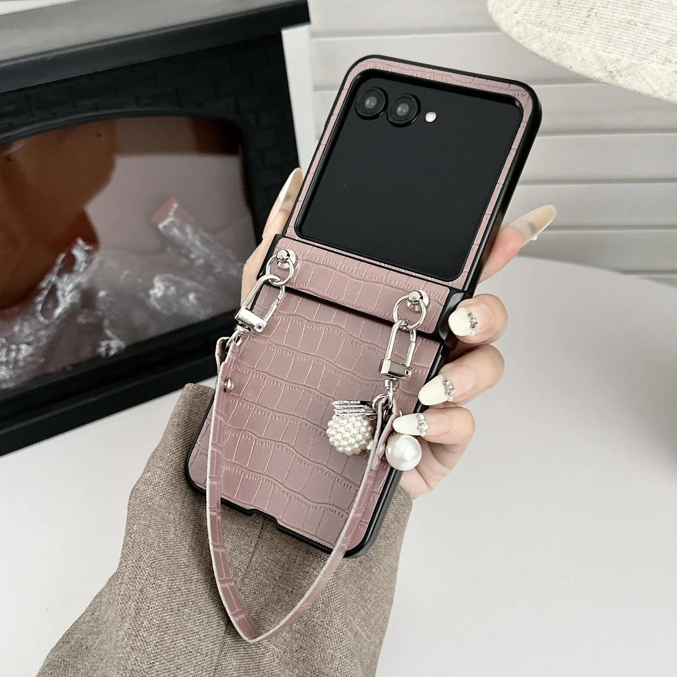 التمساح نمط الجلود شريط للرسغ جراب هاتف لموتورولا رازر 60 برو 50 الترا موتو رازر 40 غطاء مقاوم للصدمات