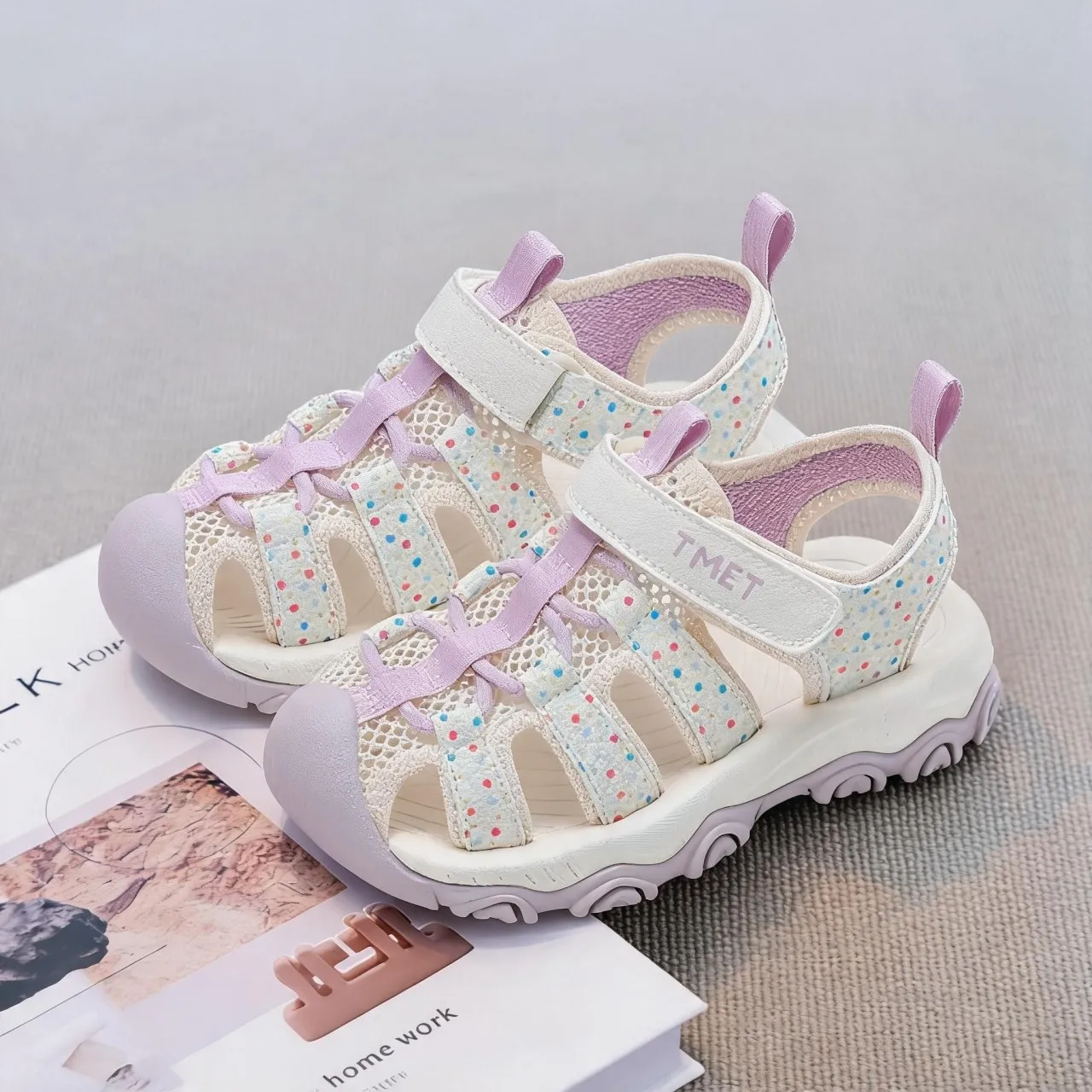 Kids Girls Closed Toe Sport Sandals Soft Non-slip Sole Breathable Mesh Upper Adjustable Strap Lightweight for Hiking&Daily Play