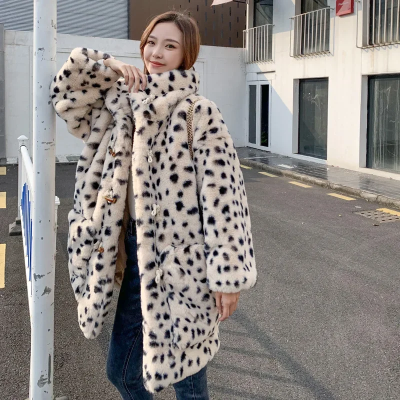 

Spot Imitation Rex Rabbit Mao Mao Velvet Coat Imitation Fur Long Occupation Loose Winter Coat Horn Button Coat.