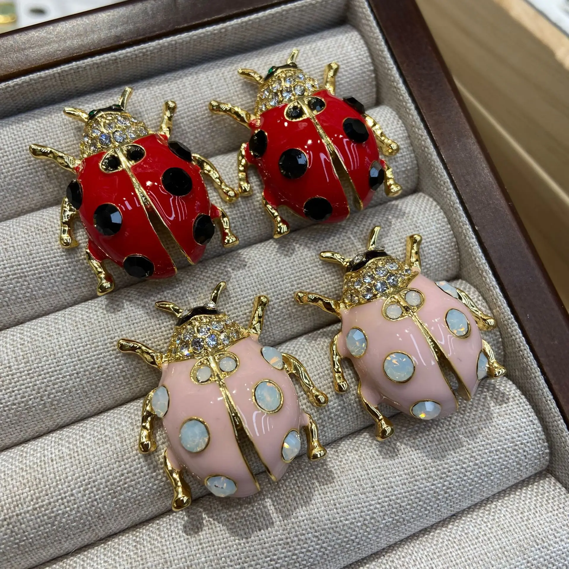 Novos Brincos Vintage de Joani - Vintage Fashion Bug avaliação e preço