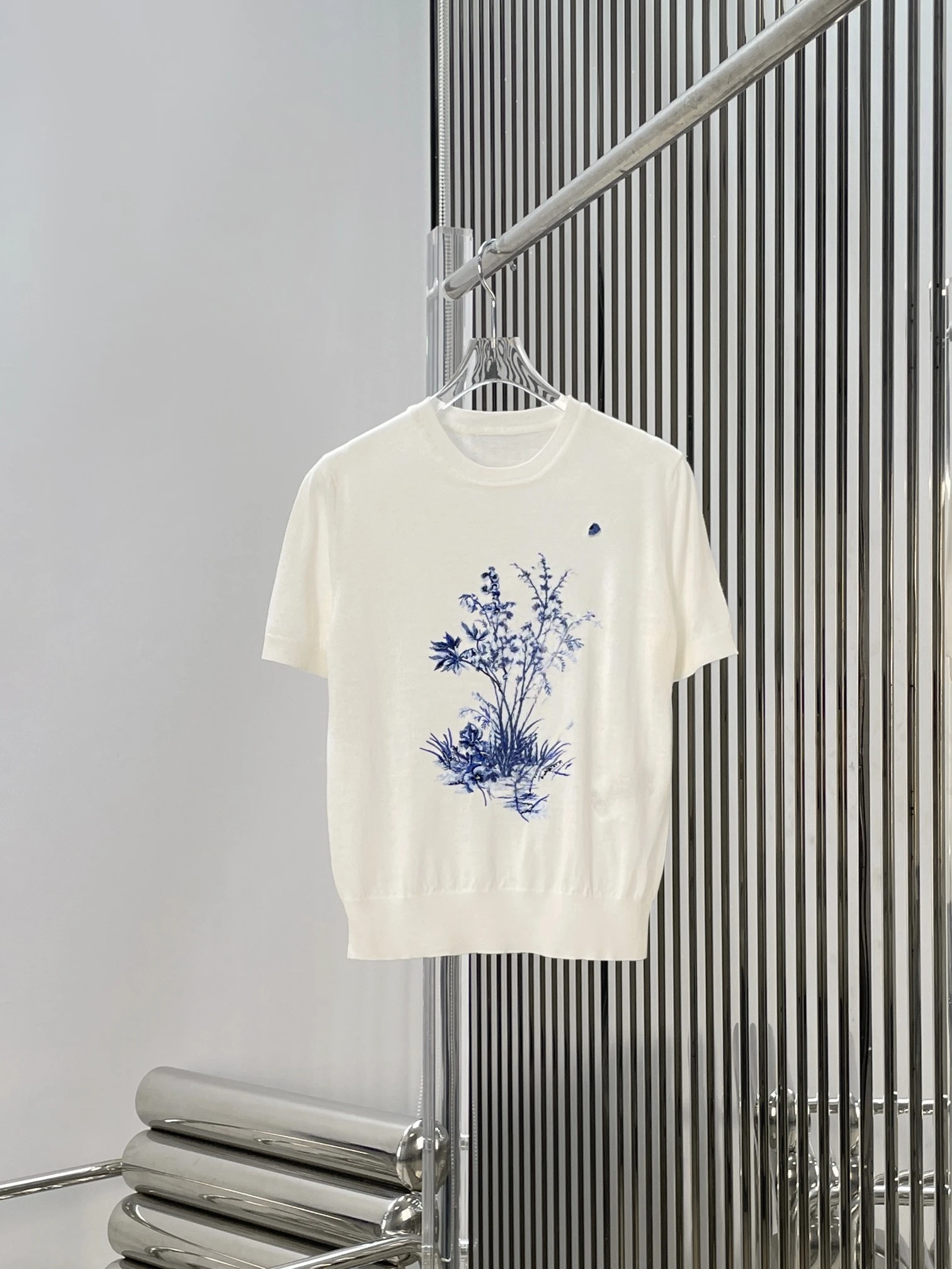 

Синий вязаный топ с цветочной вышивкой, коротким рукавом и круглым вырезом, облегающий, высокого качества, модный, универсальный женский свитер