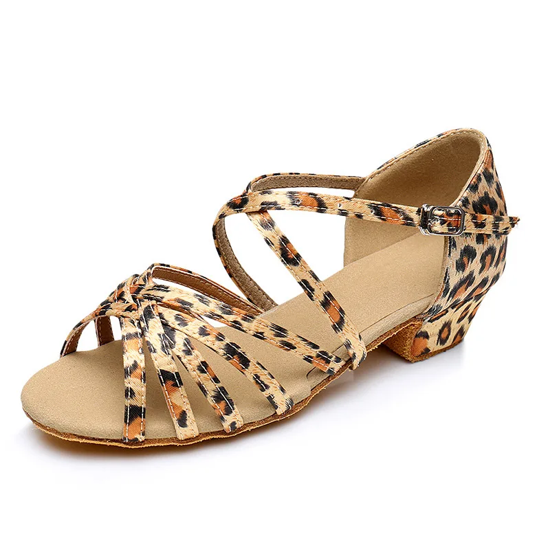 2025 Scarpe da ballo per bambini per ragazze Scarpe da ballo latino 3 cm Ladies Modern Tango Dancing Donna Scarpe latine Sandali salsa