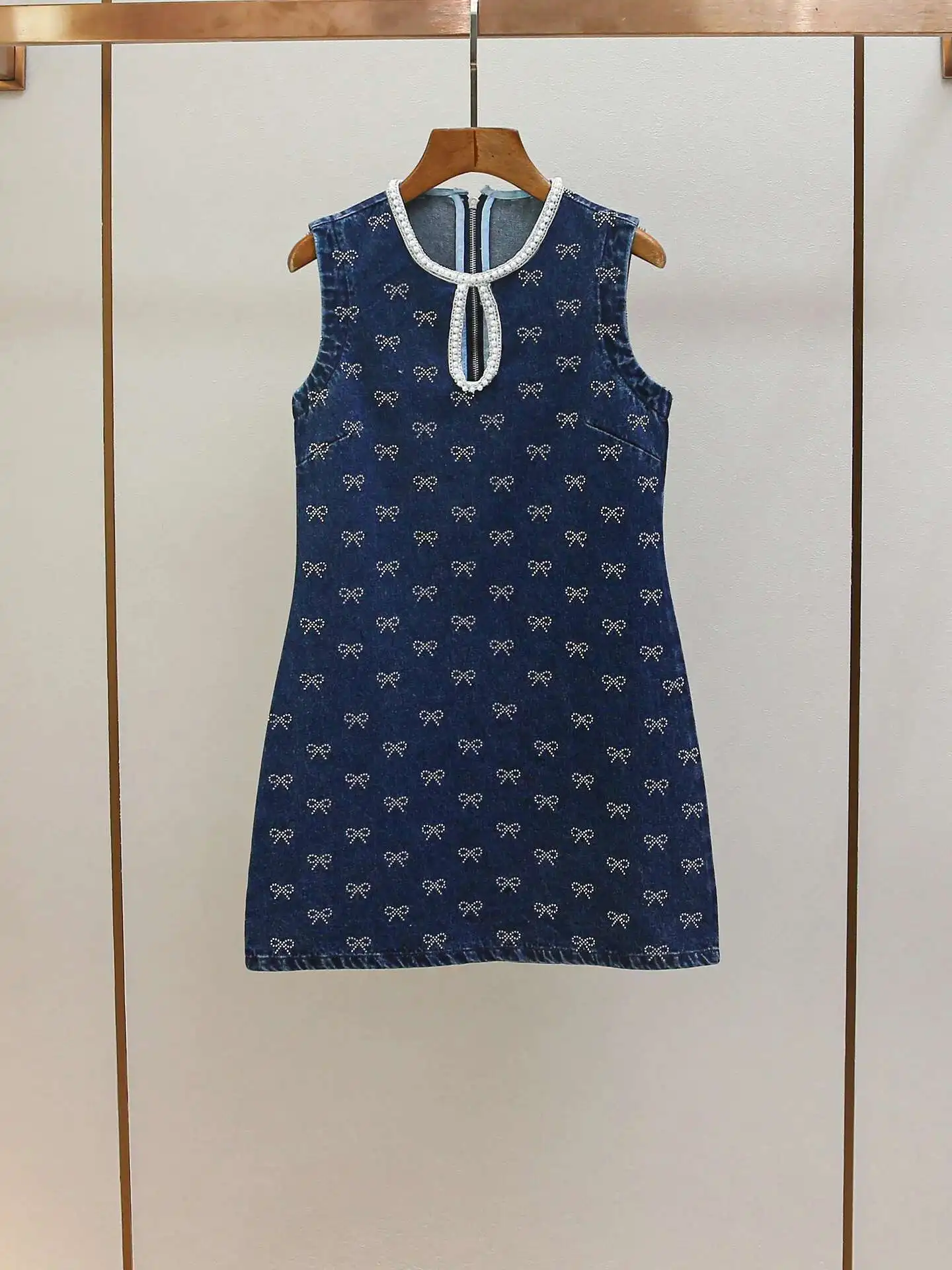 

Luxury Hollow Out Short Denim Dresses Women Summer Autumn Sleeveless Bow Crystal Evening Party Mini Vestidos Blue