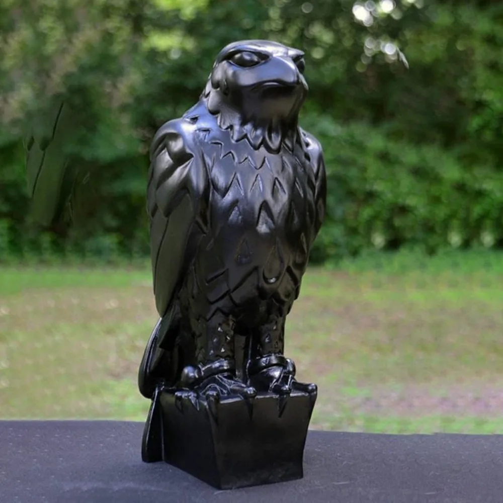 Retro Black Eagle Statue Resin Crafts Exquisite Hawk Desk Ornament Handmade Realistic Falcon Statue Halloween Party Decoration