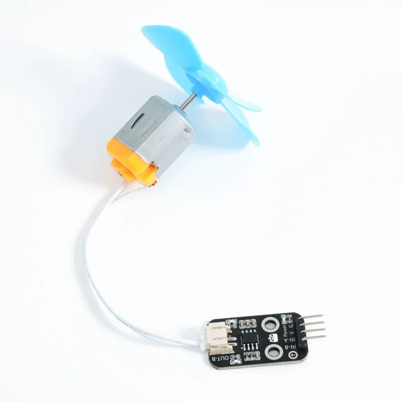 O módulo de acionamento de motor de canal único TC118S é compatível com o microcontrolador ESP32 STM32 da placa de desenvolvimento Arduino