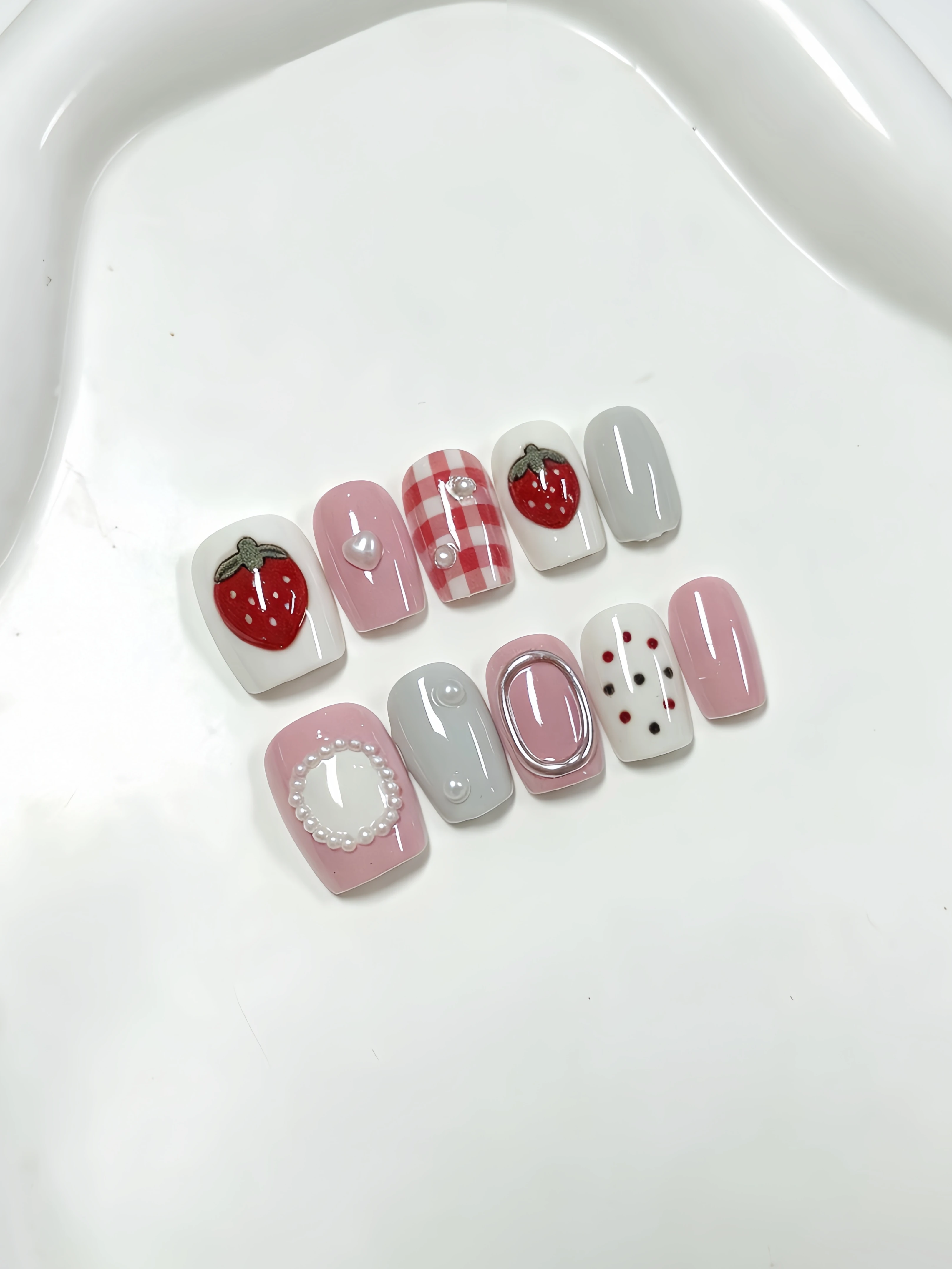 ショートスクエアラウンドプレスオンネイル10枚セット、パール - Nail Art Quotes のレビューと価格