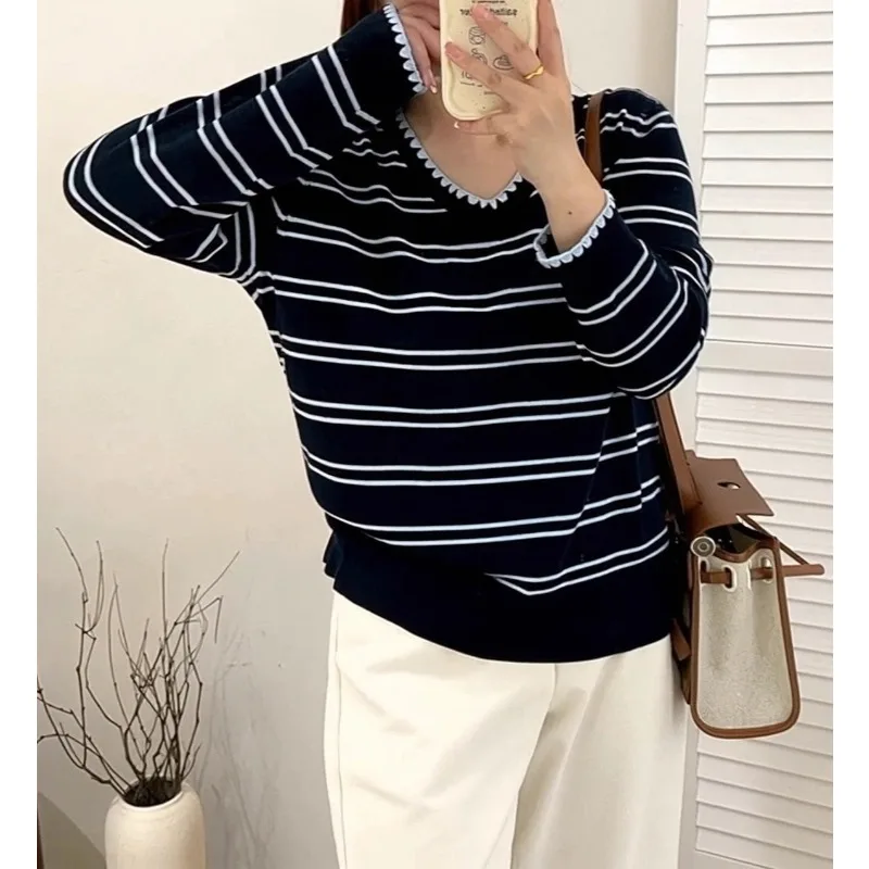 

Large Size Women's Clothing Contrasting Color V-neck Long-sleeved Top Women's Striped Shirt 2025 Autumn Loose Knitted Sweater