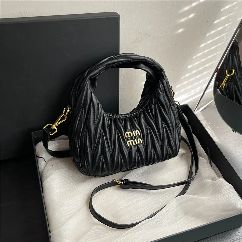 luxury winter Korean version of the high-end fashion all-match hand-carrying small bag female new design messenger pleated bag