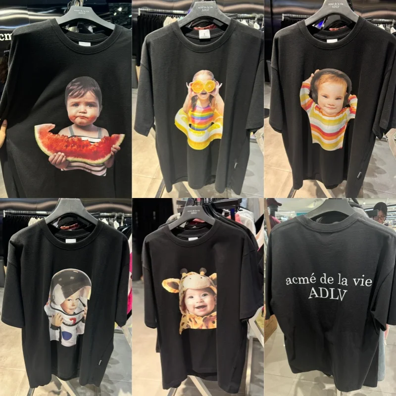 

Новая корейская футболка с короткими рукавами и прямой почтой, кукольное лицо с принтом для мужчин и женщин, одинаковый стиль, одежда для пар, свободная повседневная одежда