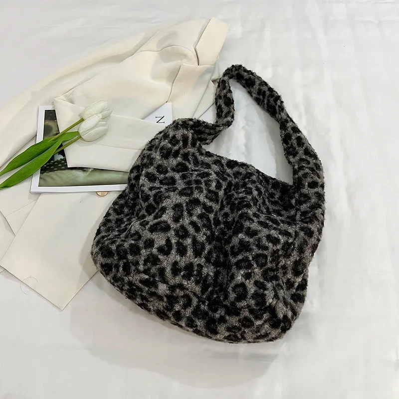 Borsa in tela con stampa leopardata per donna di grande capacità 2024 Nuova borsa a tracolla casual autunno e inverno Borsa per pendolarismo di classe Пакет