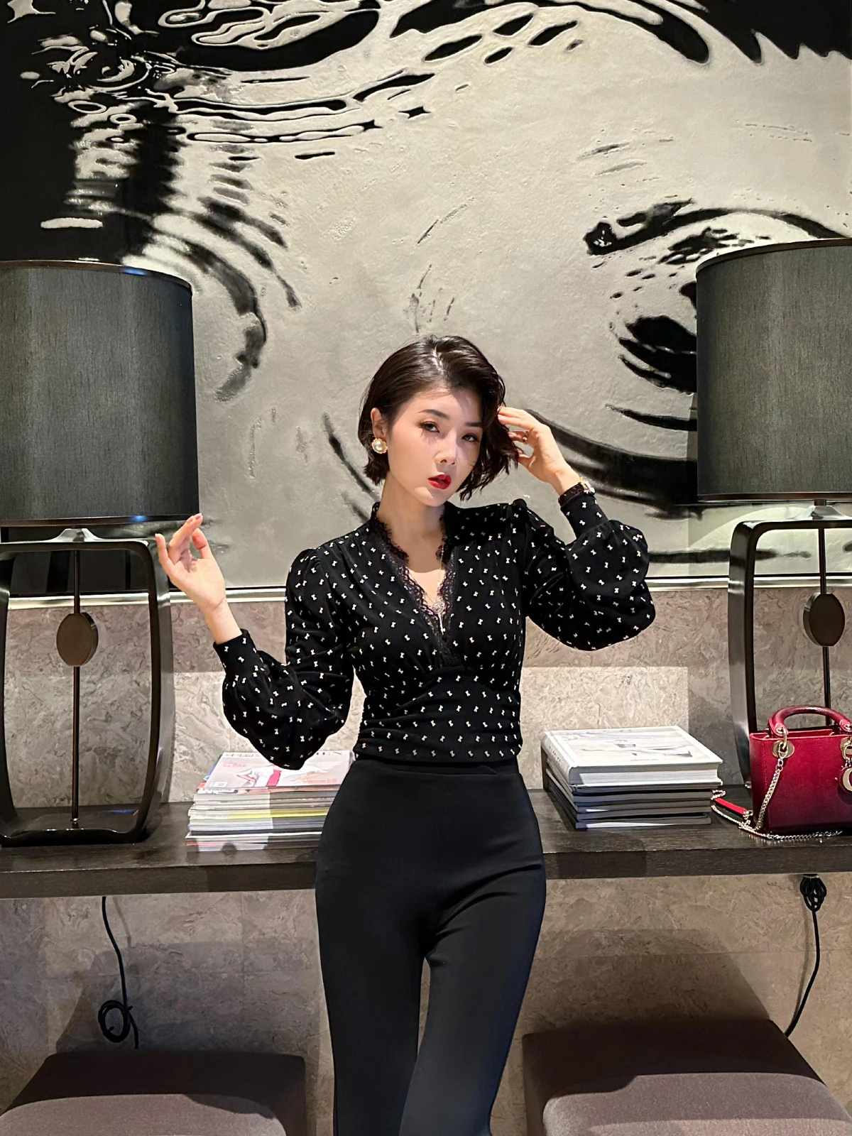 

Оригинальный топ XULU из ацетатной ткани с клеевым принтом, универсальный, приталенный, с рукавами-фонариками, оборками и V-образным вырезом, женский повседневный топ