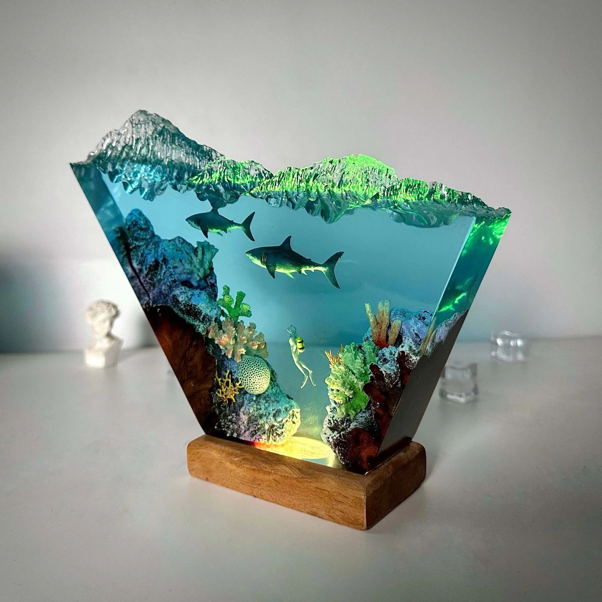 

6X 4 Inches Creative Marine Biological Epoxy Resin Luminous Handicrafts Decorative Items for Home Exquisite and Beautiful Gift