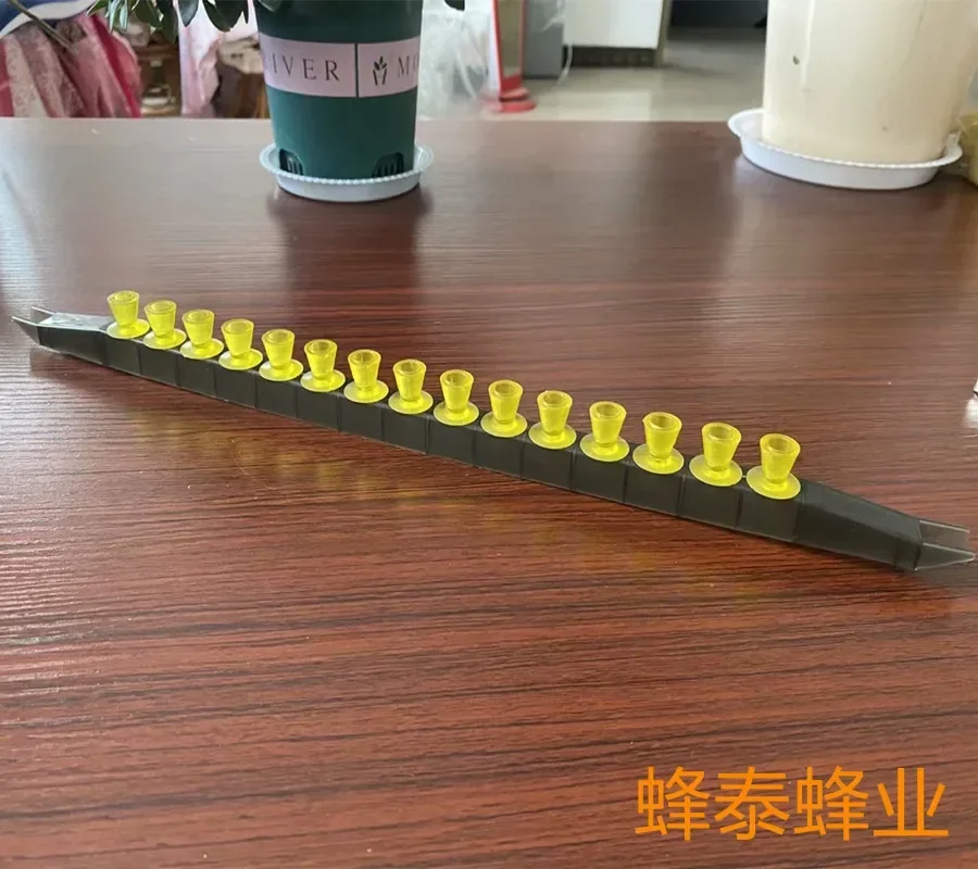 A 2PCS Queen-breeding Suit American Queen-platform Beekeeping Queen-breeding Base Queen-breeding Bar-seat Suit 50 Queen-platform