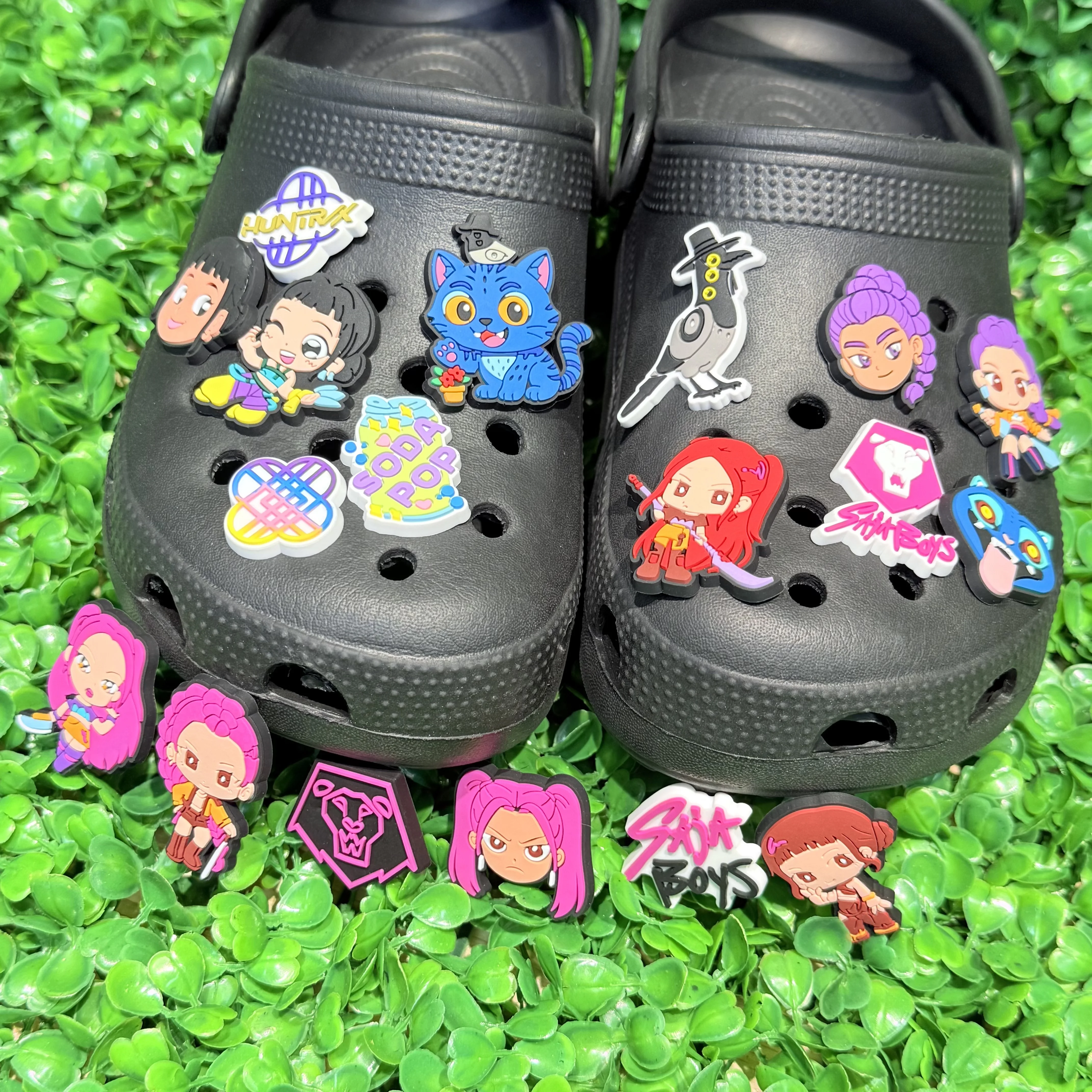 1-100 قطعة الكرتون الموسيقى فيلم المغني فتاة بولي كلوريد الفينيل حذاء للحديقة السحر مشبك تسد النعال زر اكسسوارات هدايا عيد ميلاد الأطفال #1