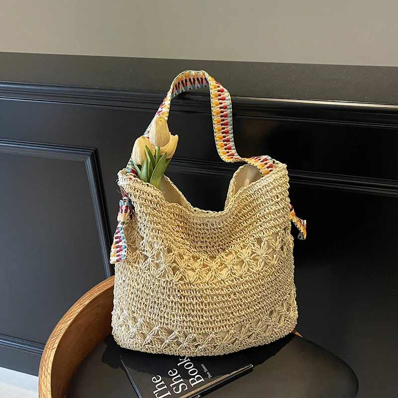

2025 New Straw Woven Shoulder Bags Solid Hasp Large Capacity Simple Casual Versatile Stylish Design Crossbody Bags for Women