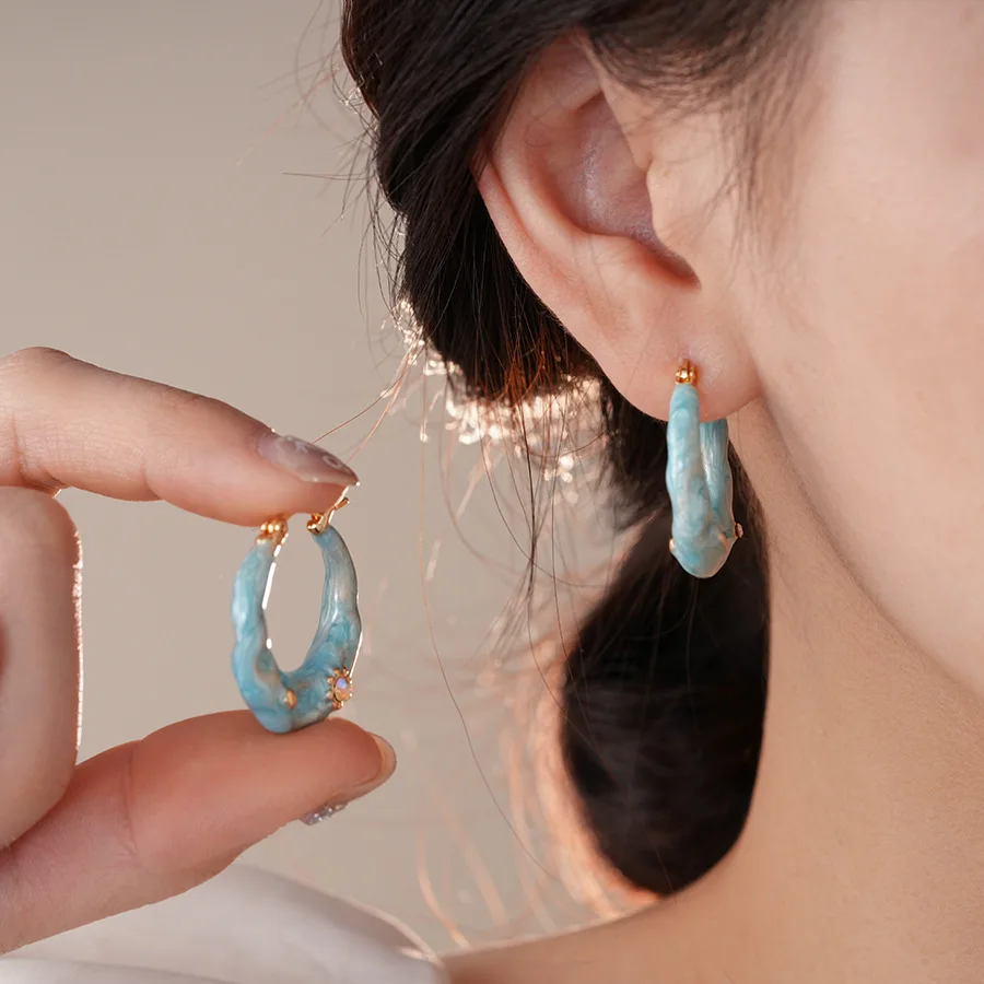 DREJEW Inlaid Rhinestone Irregular Round Hoop Earring for Women Korean Fashion Sweet Simple Ear Buckle Luxury Designer Jewelry