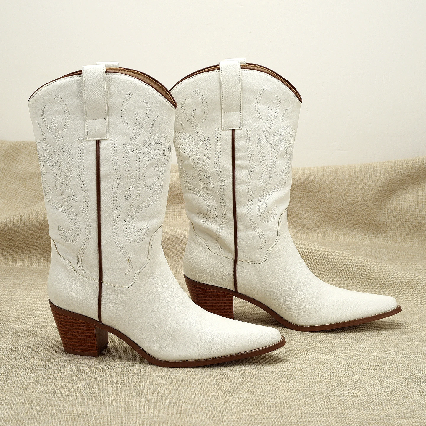 

Модные женские сапоги на высоком каблуке с вышивкой в западном стиле, до середины икры, из искусственной кожи, с сетчатой подкладкой, на резиновой подошве, для зимы