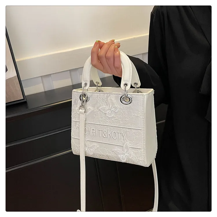 حقيبة حمل بتفاصيل فيونكة لعام 2025 للنساء، حقيبة عمل ذات سعة كبيرة مع فيونكة، حقيبة يد أنيقة، محفظة كمبيوتر محمول واسعة للتنقل