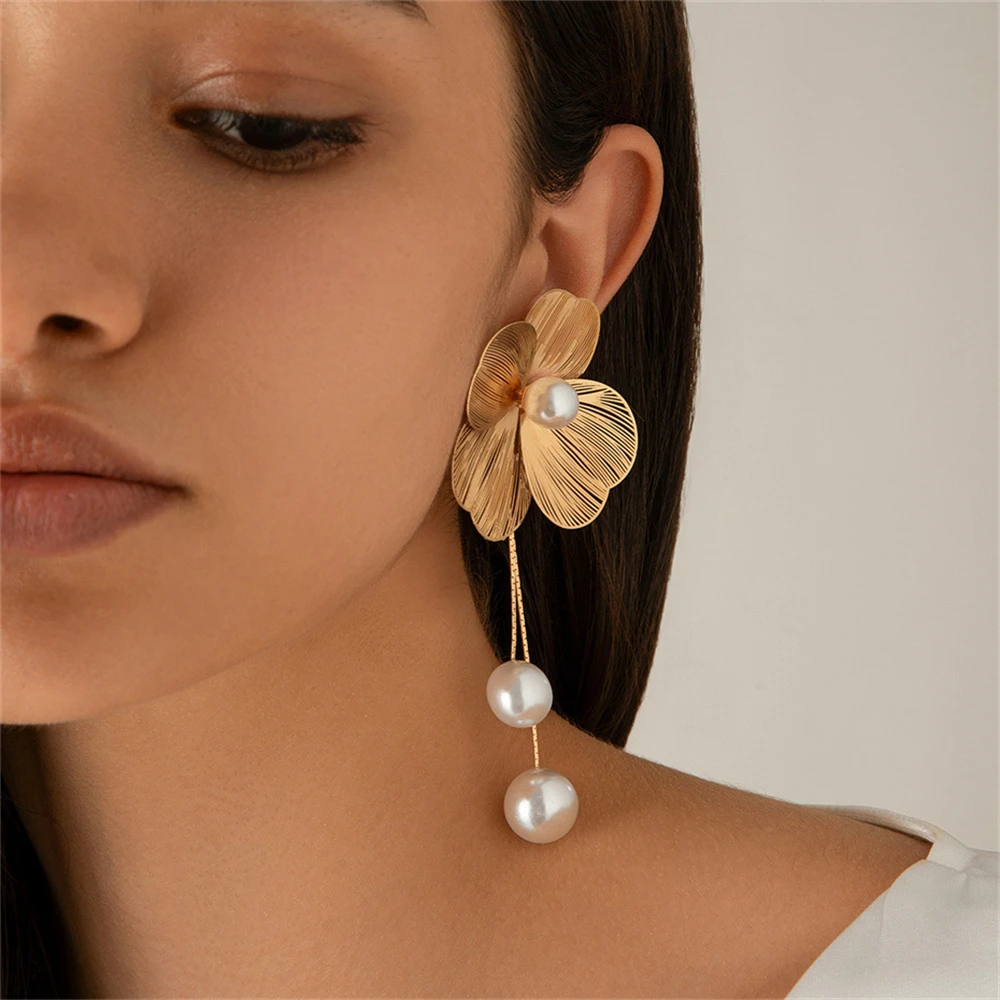 Fashion Large Flower Earring with Pearl Pendant Korean Design Stud Earrings for Women Girls Metal Jewelry Accessories Party Gift