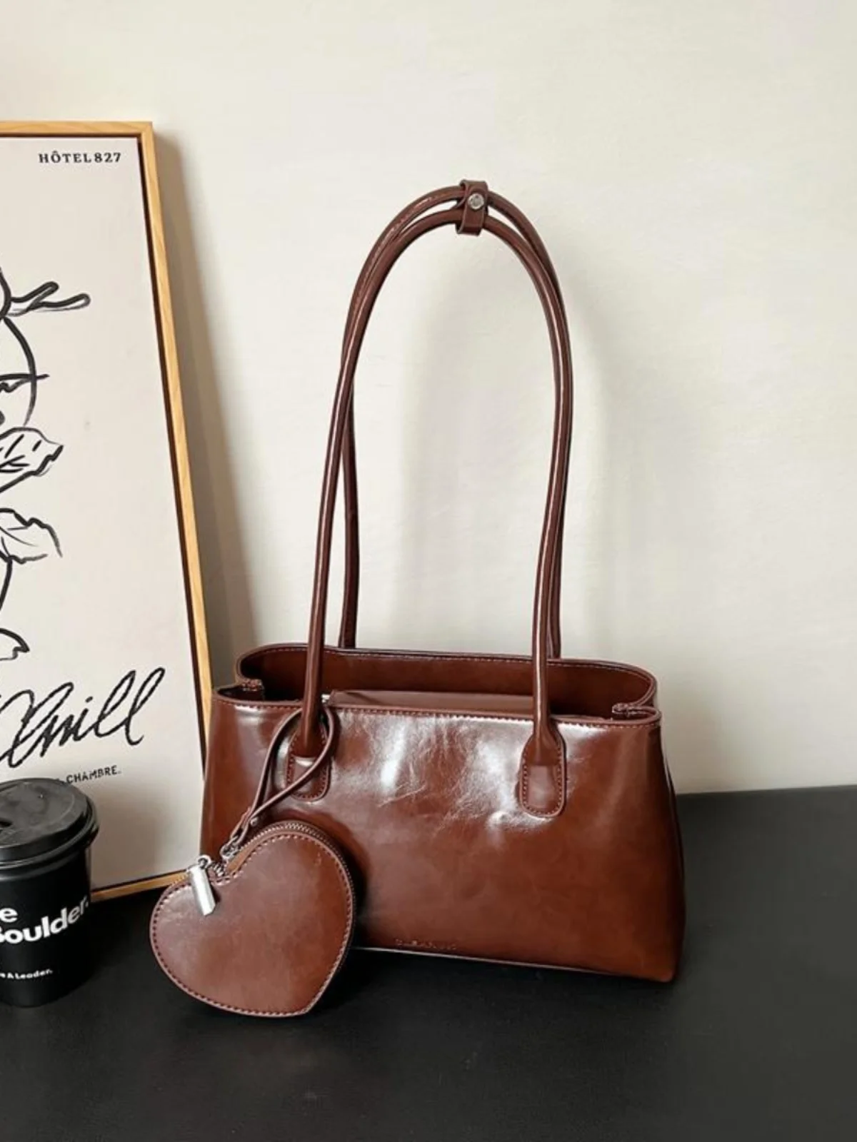 

Retro Red Heart Pendant Oil Wax Leather iny Surface Small Sle Underarm Single oulder Bag for Youth