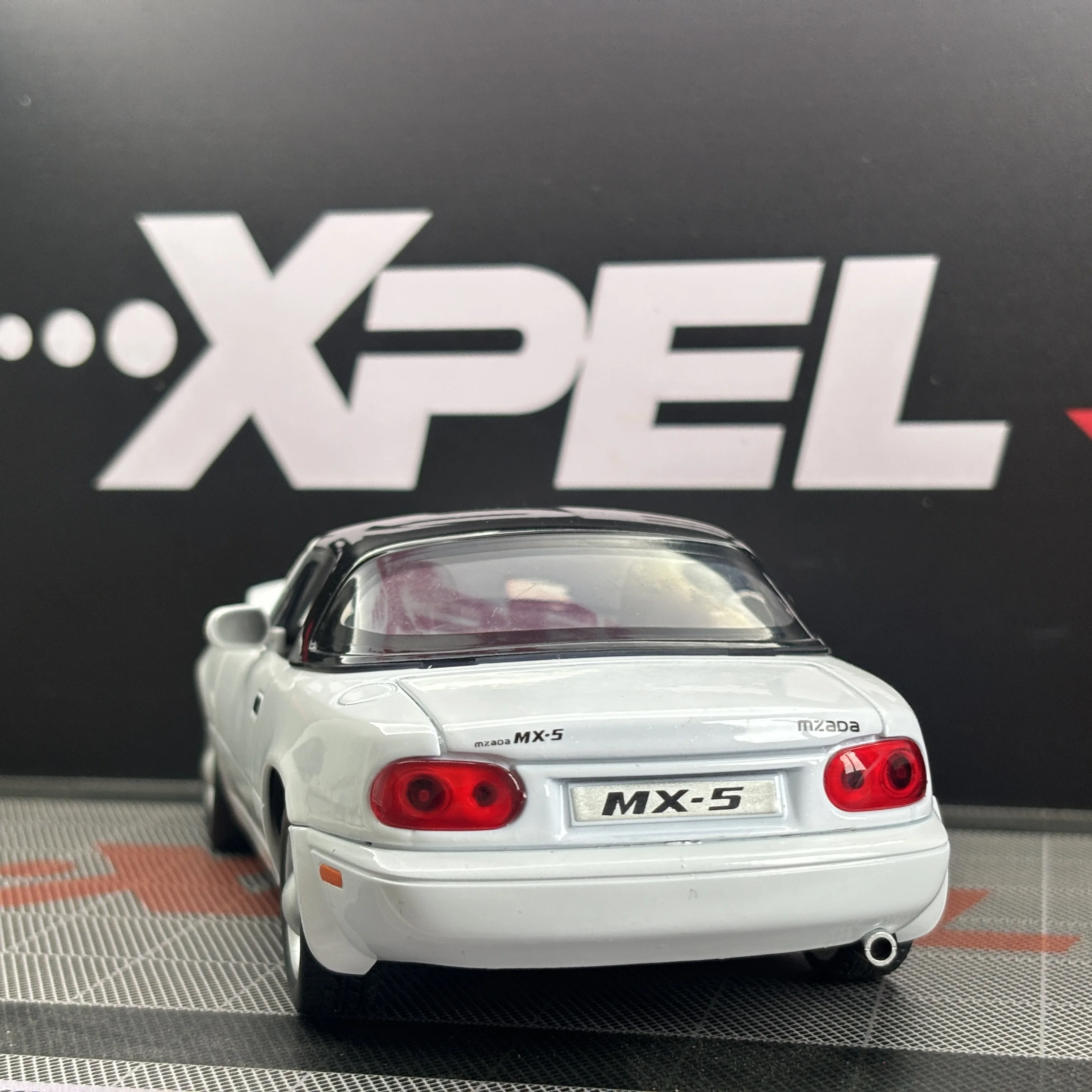 1:24 MAZDA MX-5 Alloy Sports Car Model Diecast Metal Race Car Vechiles Model Sound and Light Simulation Collection Kids Toy Gift