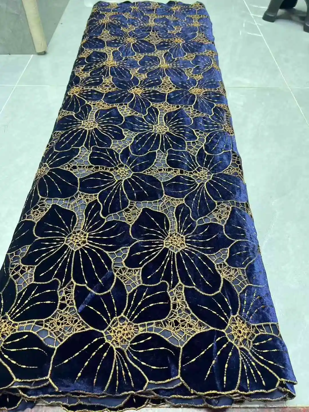 Tessuto di pizzo di velluto nigeriano blu royal di alta qualità 5 metri di paillettes abito da sposa africano materiale per cucito da donna