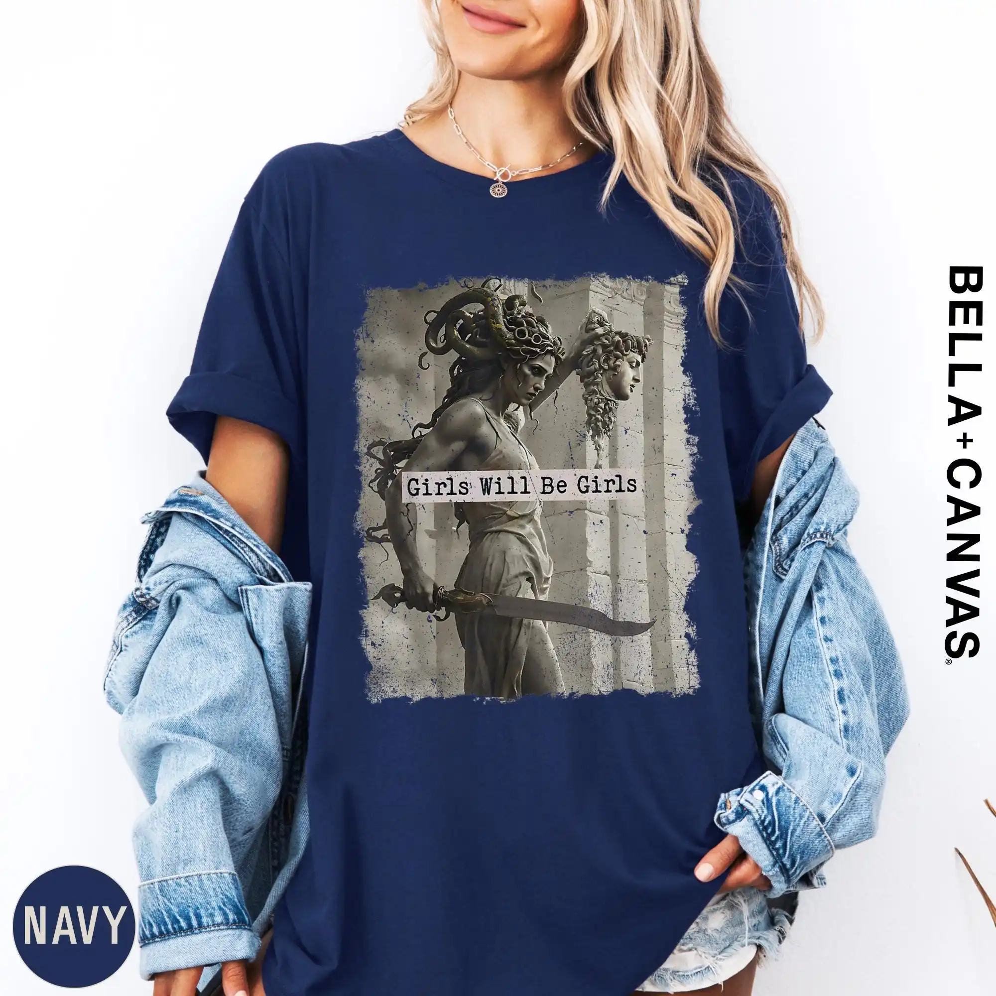 Vintage Medusa Comfort Colors Shirt, Girls Will Be Girls Feministisches Grafik-T-Shirt – Detail 3