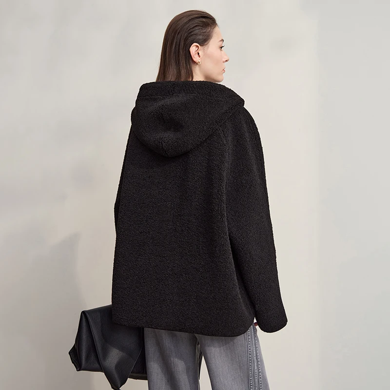 AMII معطف الفرو امرأة 2025 شتاء جديد متعدد الاستخدامات الدافئة طويلة الأكمام سترة الصلبة عادية فضفاض سستة مقنعين معاطف عكسها 12524097