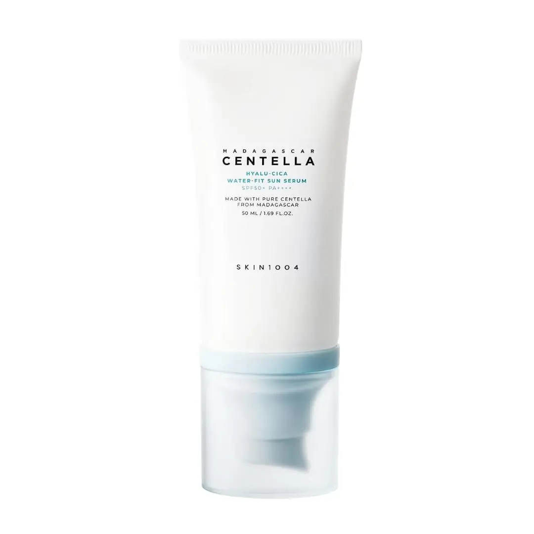 SKIN1004 Centella Sun Serum SPF50+ PA++++, Ácido Hialurónico, Protección UV Hidratante para Pieles Sensibles, Seguro Post-Procedimiento