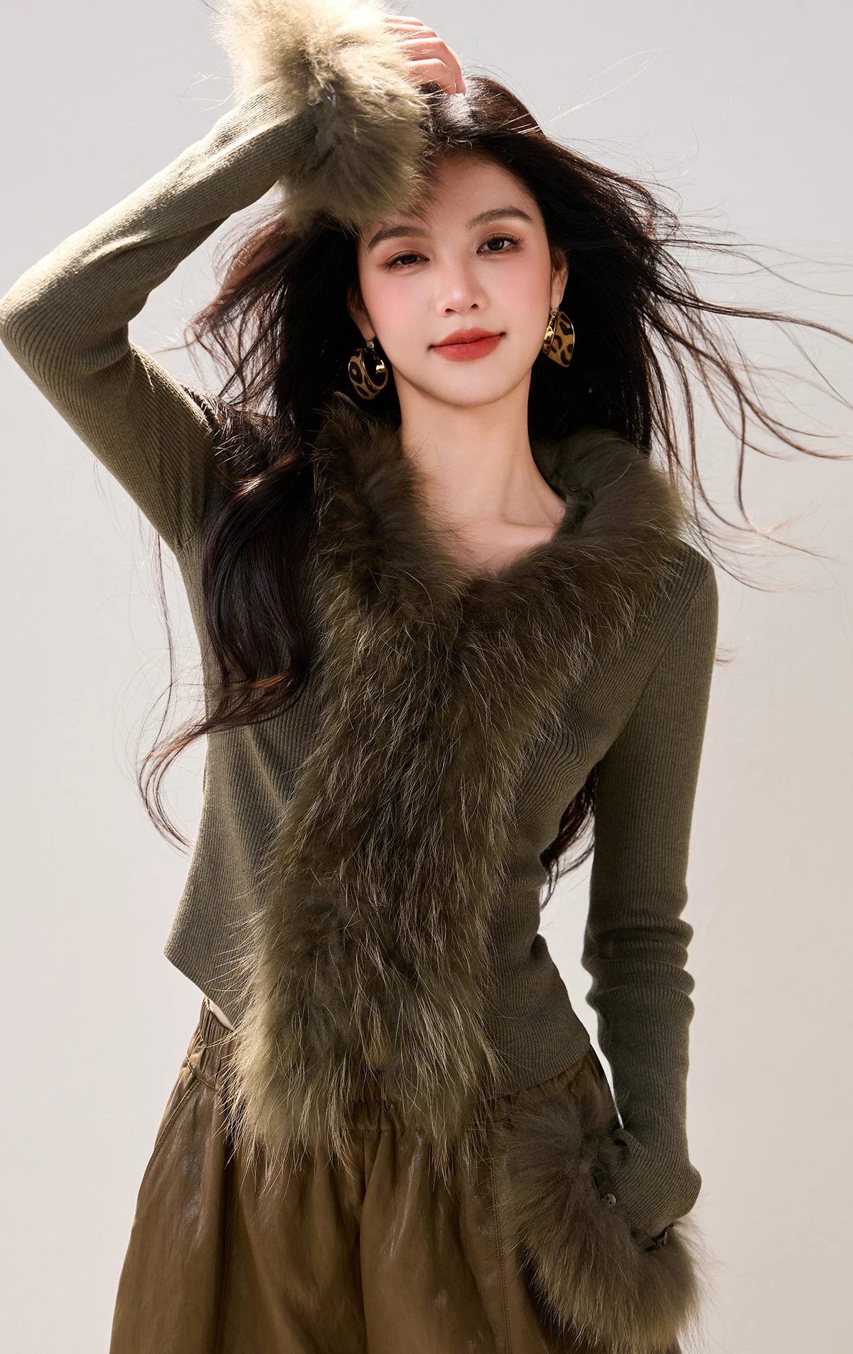 Luksusowy kardigan z dużym futrzanym kołnierzem, dzianinowa kurtka damska na jesień i zimę, dopasowany krój i super wygląd, miękki.