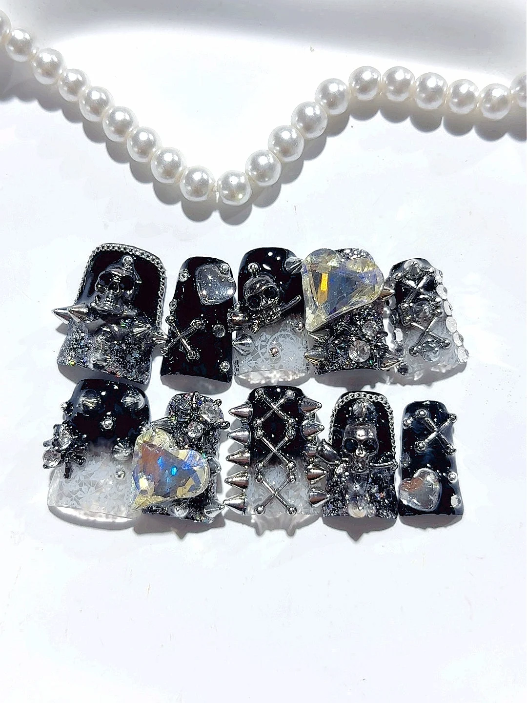 Gothic Punk Skull Strass Press-On Nails – Einzigartige quadratische Kunstnägel (L274)