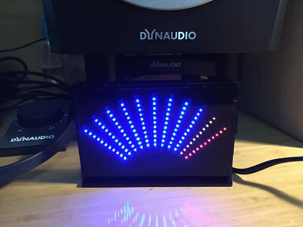 สเปกตรัมเพลงจอแสดงผล LED พัดลมรูปตัวชี้ระดับจังหวะแสง VU Cube DIY ชุด