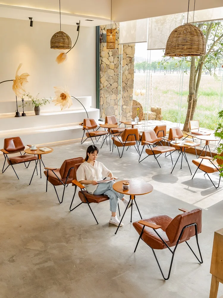 Simple Leisure Cafe Table and Chair Combination, Retro Bar, Dessert Lounge Area Bookstore Restaurant Chair, Solid Wood Armchair