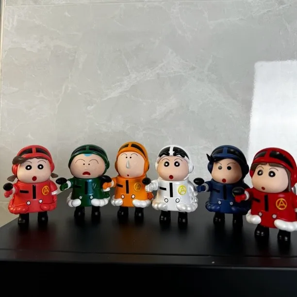 ฟิกเกอร์การ์ตูนชินจัง ชุดนักบินอวกาศ 6 ตัว/ชุด ของเล่นตกแต่งรถยนต์ ของสะสมสำหรับเด็กและแฟนคลับ