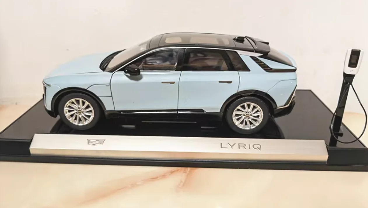 Original Cadillac Lyriq Ruige modèle de voiture Suv voiture électrique 1:18 alliage modèle de voiture cadeau en Stock