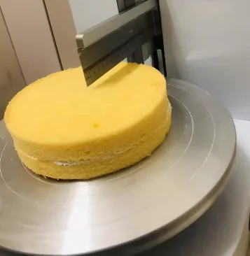 Semi Automatic Birthday Cake Smoothing Machine Cake Plastering Cream Layer Filling Maker