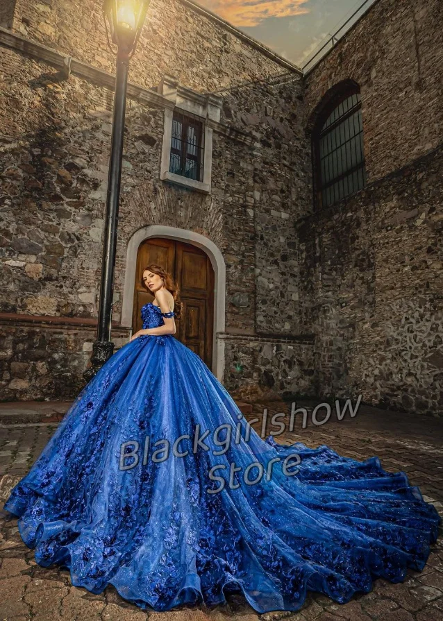 Schatzblaue Quinceanera-Kleider mit Kapellenschleppe, 2025, luxuriöses, funkelndes, herzförmiges Kleid mit Kristalldiamanten und Perlen, maßgeschneidert