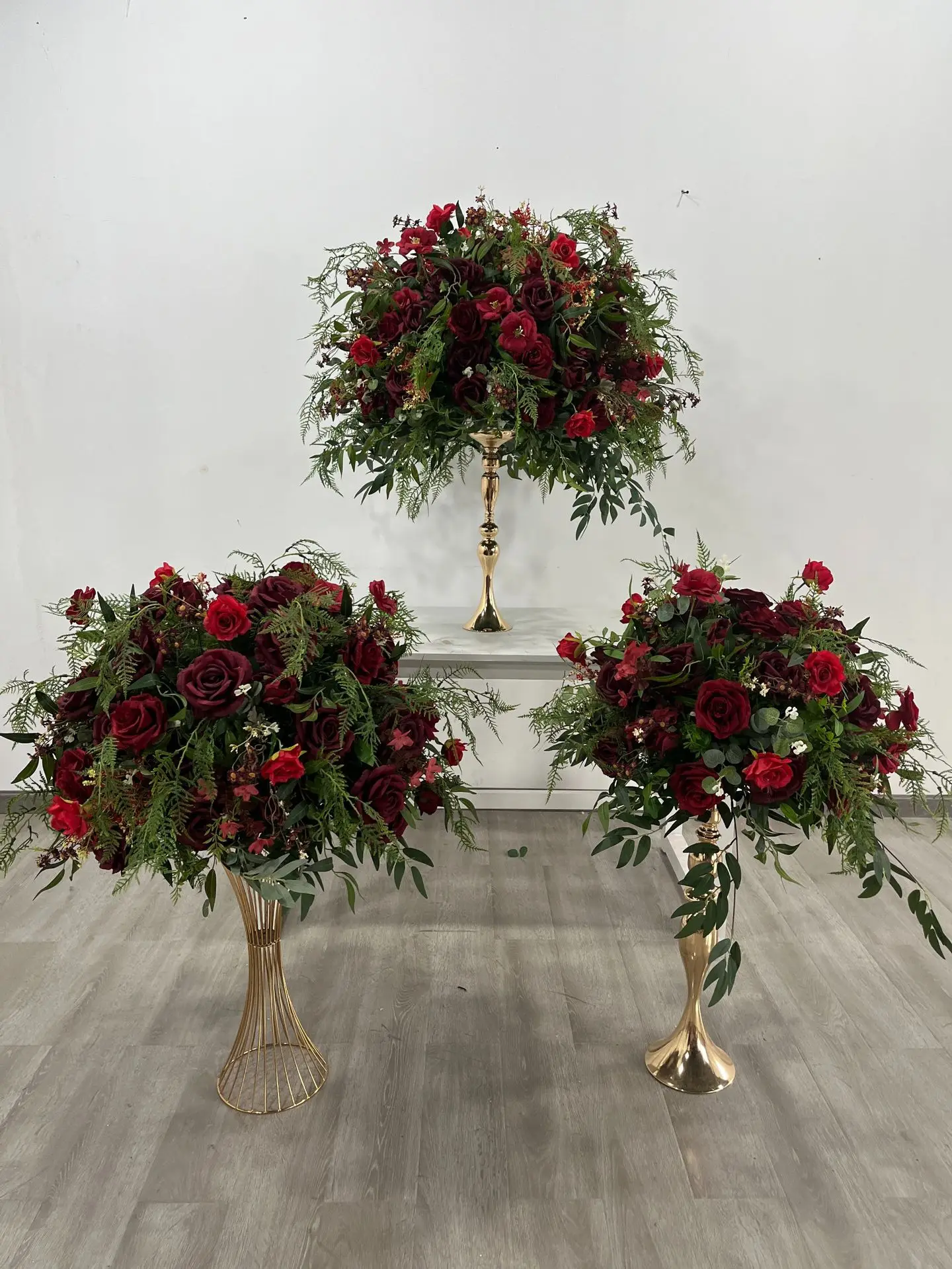 Künstliche Blumenkugel mit Rosen und Grünpflanzen, Weihnachts- und Hochzeitstischdekoration, künstliche Blumenkugel für römische Säulen und Eventdekoration – Detail 2