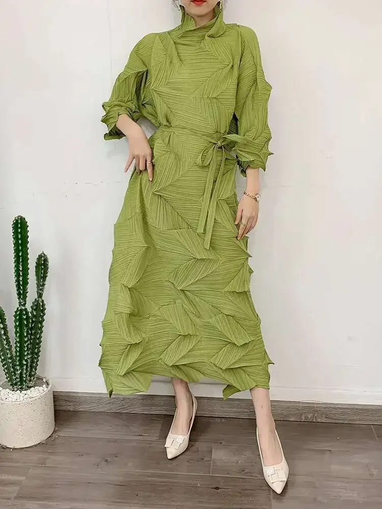 

Women's Solid Colour High Neck Loose Elegant Rhinestone Dress Miyake 2025 Summer Fashion Casual Hundred Pleated Tie A-line Dress