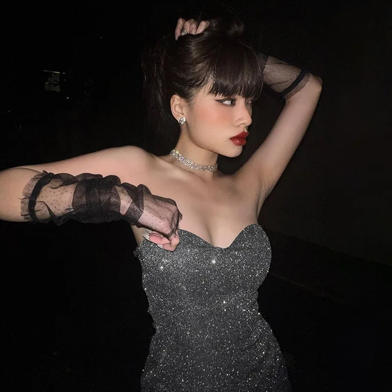 فستان صيفي بدون حمالات مزين بالترتر فستان بناتي مثير ملابس خروج ذات ثنيات تصميم ضيق مثير فستان ضيق على الورك ملفوف على شكل حرف v فستان قصير