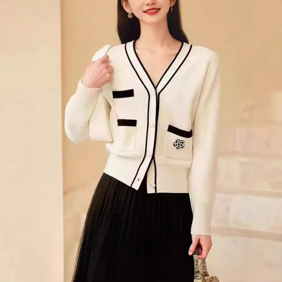 Sweater Women 2024 Fashion Contrast Color Nail Beads Flowers Autumn Winter Short slim-fit Knit Temperament Cardigan Women BD4084