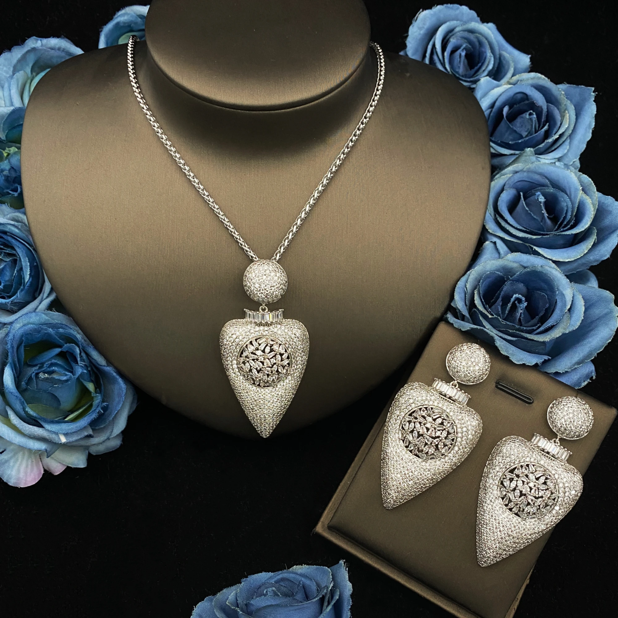 

JRH Geometry 2-Piece Set Cone Necklace Earrings Micro-Inlaid Zircon Versatile for Office PartiesModern Minimalist Luxury Jewelry