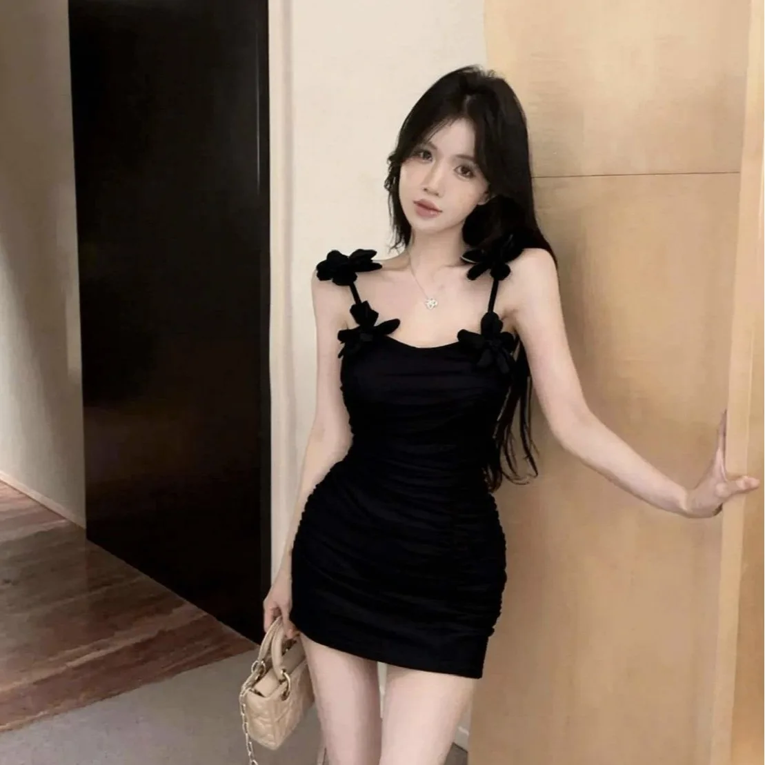 ชุดชั้นในเซ็กซี่ลายดอกไม้ลูกไม้สไตล์ใหม่สำหรับฤดูใบไม้ร่วงและฤดูหนาว  ชุดรัดรูปทรงสวยหวานเอวสูงสำหรับผู้หญิง