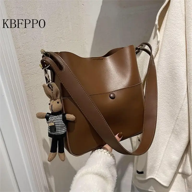 Bags Women's Bags Large Capacity 2023 New Retro Autumn And Winter Shoulder Bags Luxurious Elegant Bags Ladies Bear Accessories