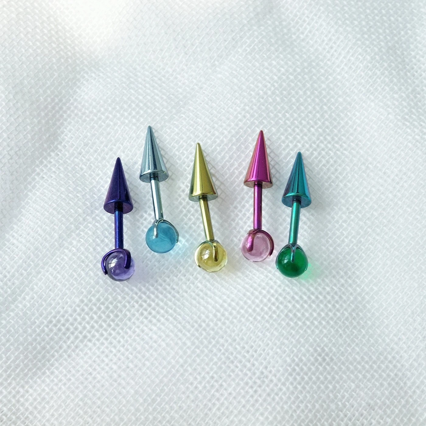 أقراط مسمارية بتصميم شيطاني مد - مراجعة Street Fashion Earrings وسعره