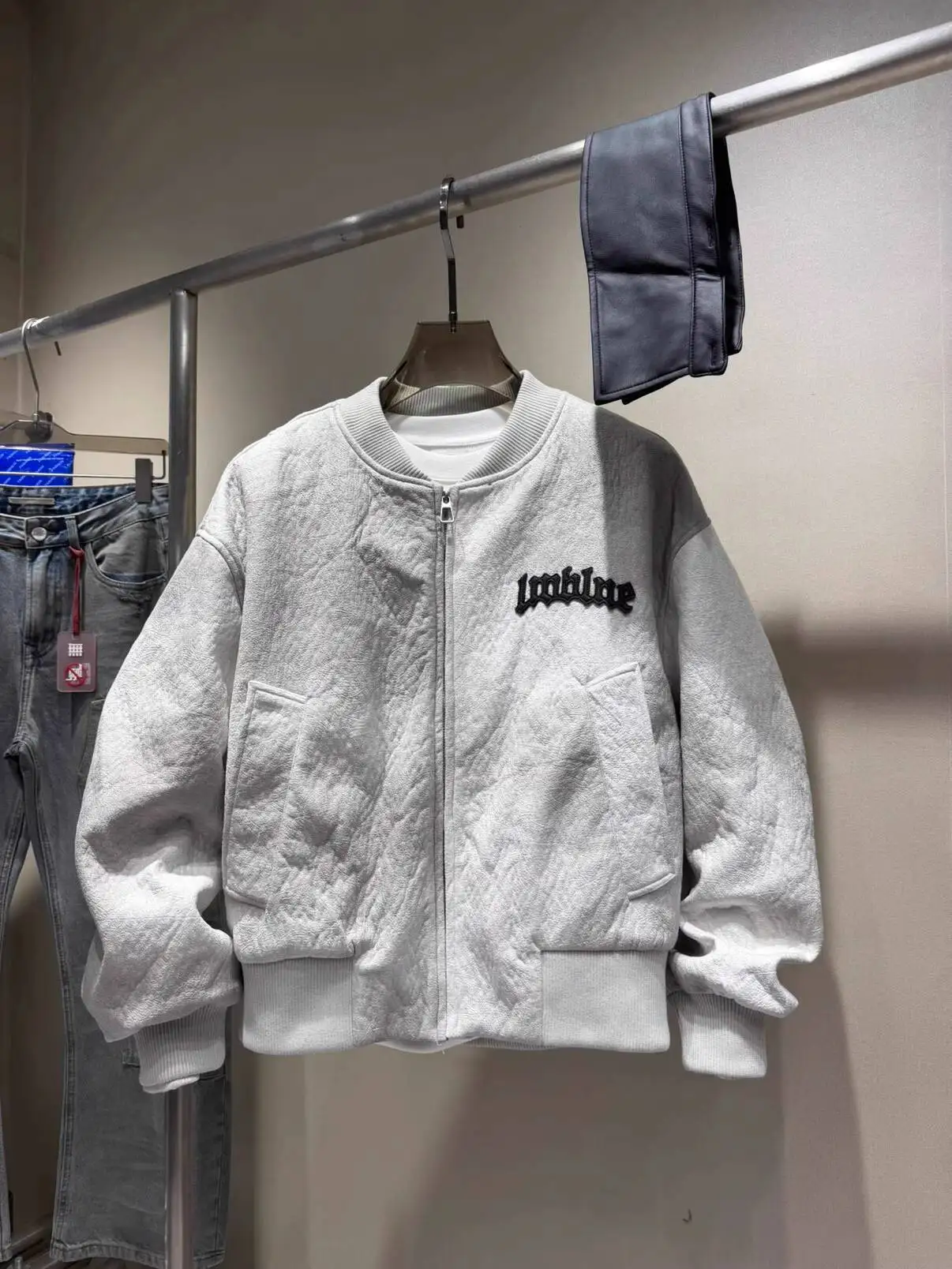 

Man Jacket 2025 Autumn Retro Heavyweight Tie Dye Bomber Jacket Men's Hooded Layered Look Cropped Puffer Coat Design