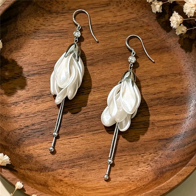Elegant White Petals Long Earrings For Women Creative New Spring Summer Simple Trendy Earrings Wholesale