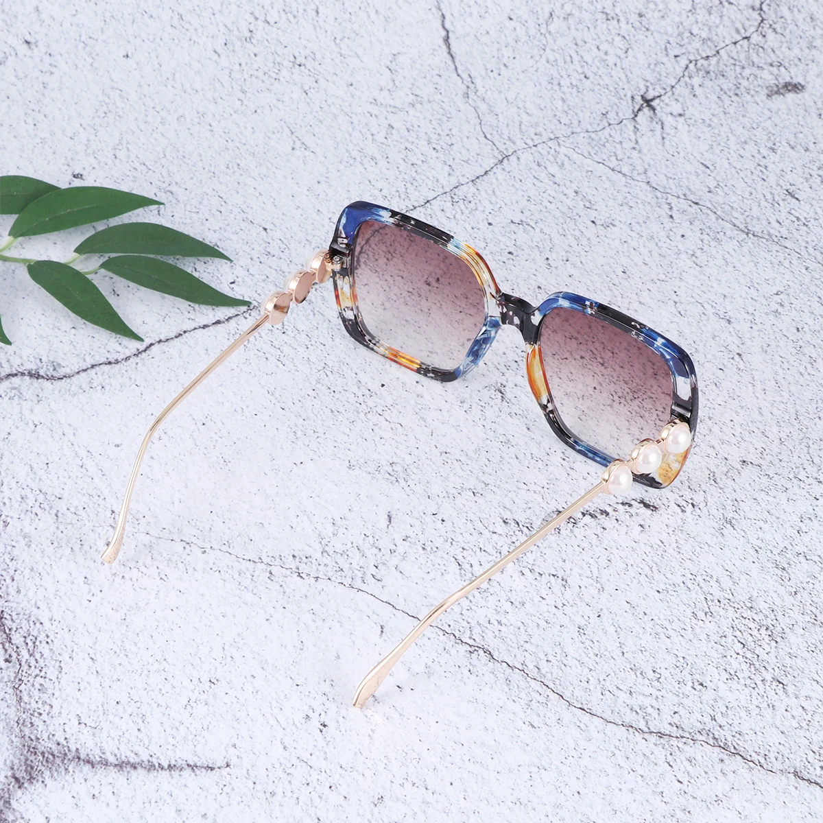 

Blue Floral Frame Sunglasses Women Fashionable Plastic Lightweight Comfortable Sun Protection Square Glasses Pearls Outdoor
