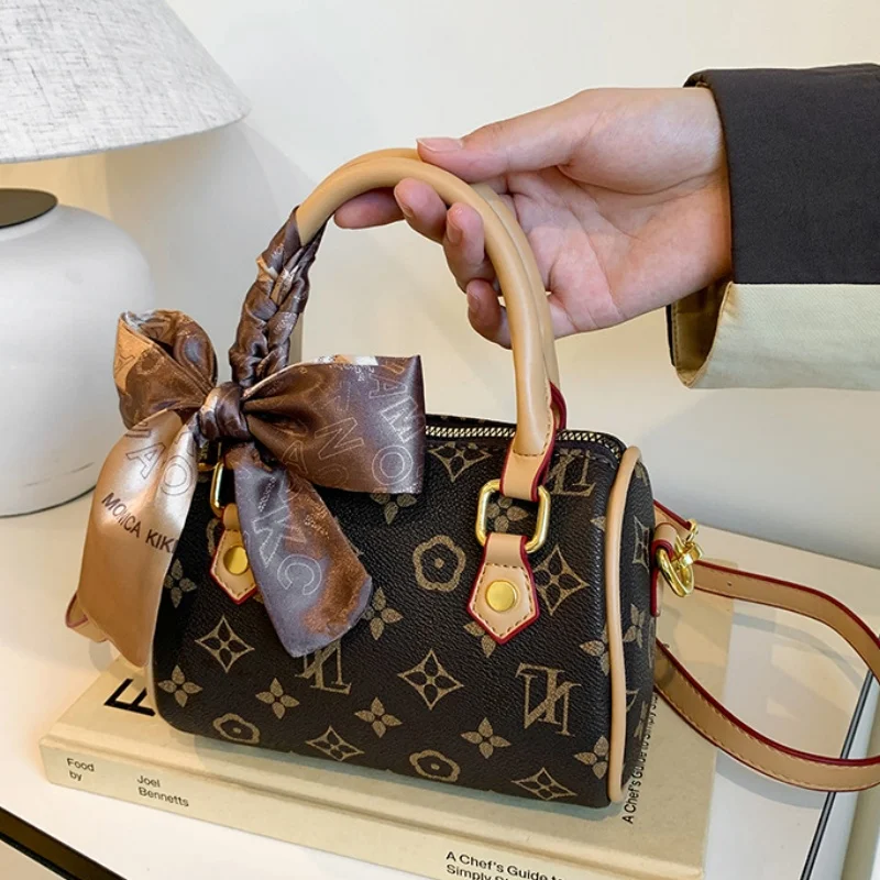 

Old-fashioned pillowcase with a Boston-style single-shoulder crossbody bag with printed design - women's handbag and tote bag