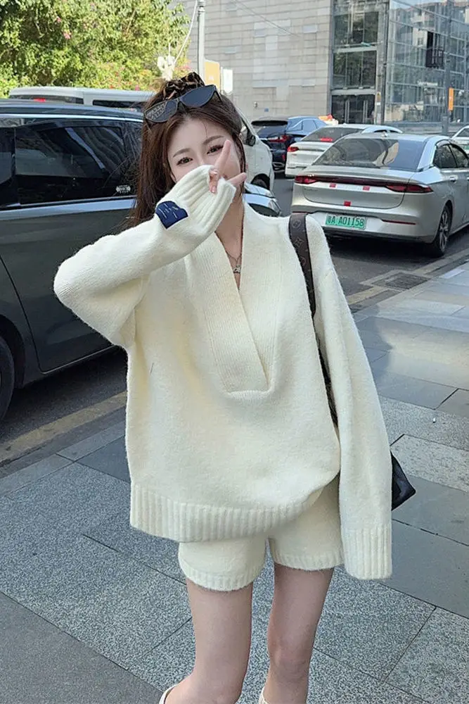 

Winter Lazy Style Sweet and Youthful Knit Set for Women Loose Fit Slimming Sweater and Straight Leg Shorts Two Piece Outfit